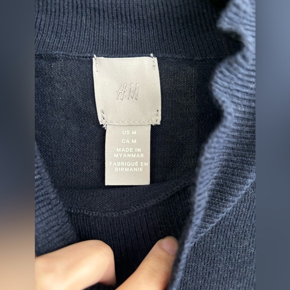 H&M high neck sweater with gold buttons - Picture 5 of 5